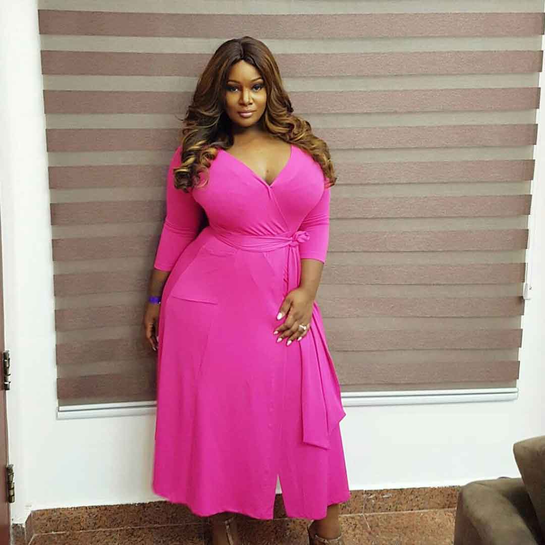 Curvy OAP, Toolz Teases With Tempting Photo!