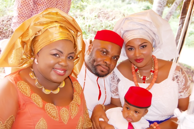 Nollywood Actress, Uche Iwuanyanwu Weds Lover (Photos)