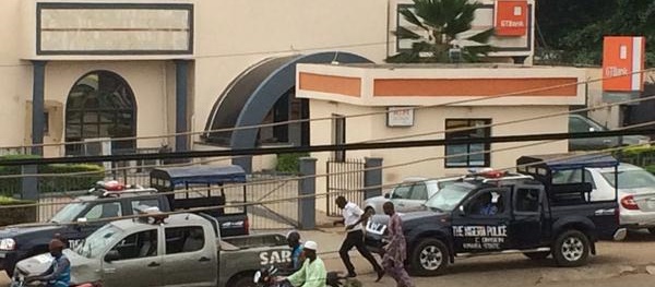 Drama in Ilorin as suspected robber falls from bank’s roof