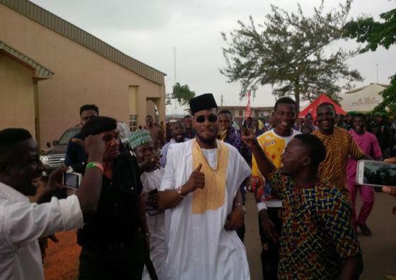 D’Banj Mobbed In Sagamu (Pictures)