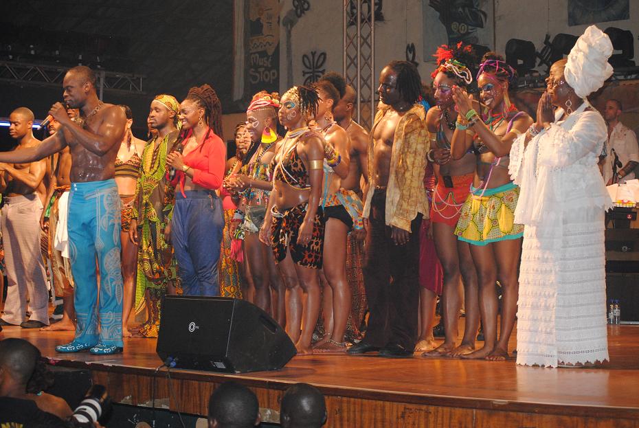 PICTURES: DAY FELA! VISITS THE SHRINE