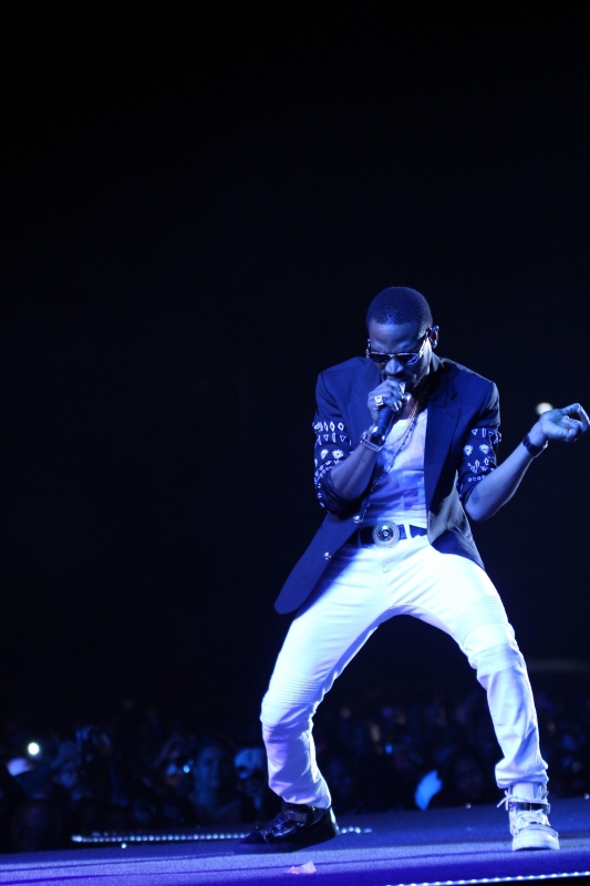 DBANJ PERFORMS AT MTV ALL STARS CONCERT WITH DIFFERENT PAIRS OF SHOES