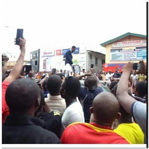 D’banj Gives out Cow and Koko Garri for Sallah (Photos)