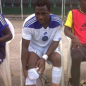 Nigerian footballer collapses and dies on the pitch