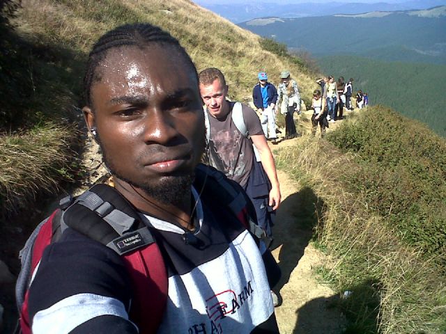 1st Nigerians to hoist it’s flag on the highest mountain in Eastern Europe of Ukraine