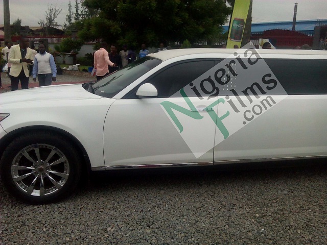 Orezi Causes Uproar With Limo Ride To Lagos Event (Pictures)