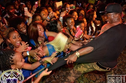 Read some annoying things Naija babes do at concerts By Etcetera