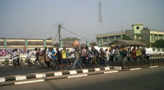 FUEL SUBSIDY PROTESTS SPREAD TO LAGOS + A PROTESTER SHOT DEAD IN ILORIN BY THE NIGERIAN POLICE.