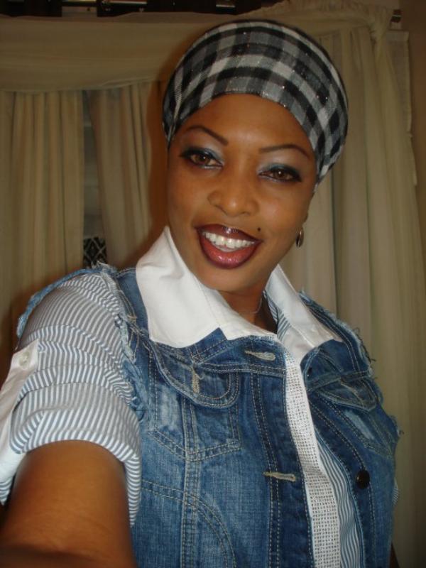 POPULAR ACTRESS LEPA SHANDY BREEZES INTO TOWN