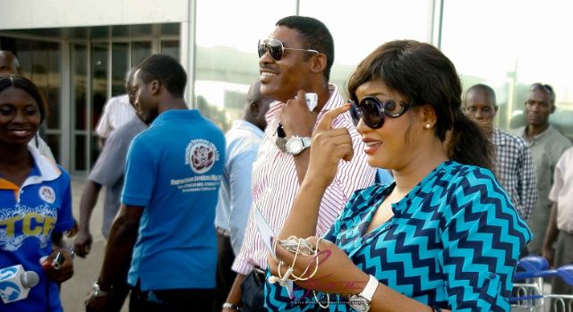 Omotola Returns Home…Signs International Deal + Causes Stir At  Murtala  Muhammed Airport [PICTURES]