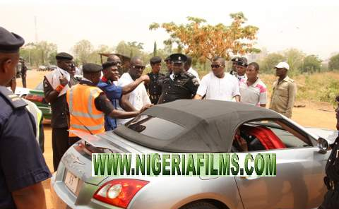 EXCLUSIVE:JIM IYKE ARRESTED IN ABUJA, FORCED TO REMOVE TINTED WINDOWS OF HIS CAR