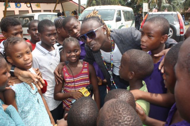 TERRY G AND HIS MOM SPEND BIRTHDAY WITH ORPHANS