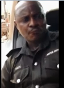 VIDEO: Another Nigerian Police Officer Caught Collecting Bribe From American In Egbeda Lagos