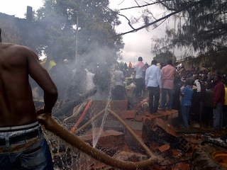 Video Of Crashed Plane Carrying Agagu’s Remains: 20 People Onboard, 16 Dead, 4 Survived