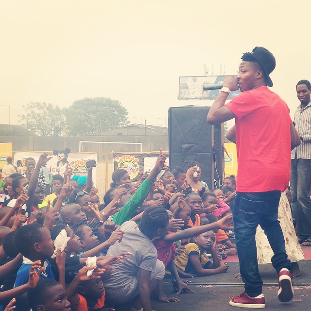 Mavin Records Boy, Reekado Banks Exchange Words With Fan