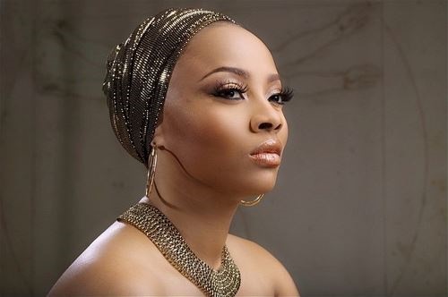 Toke makinwa in a fight with fans