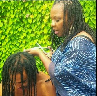 Pictures: How A Woman Shave Ade Bantu’s Dreadlock After 23years,