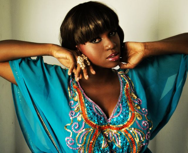 SONGSTRESS WAJE STRUCK GOLD