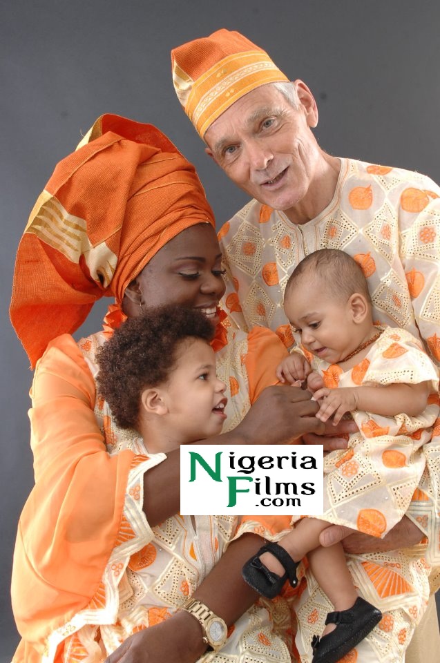 NFC PHOTO OF THE DAY:NOLLYWOOD  ACTRESS ANITA HOGAN,HUSBAND AND KIDS