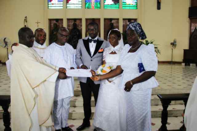 EXCLUSIVE: Ace Comedian, Bow Joint Marries Lover In Lagos