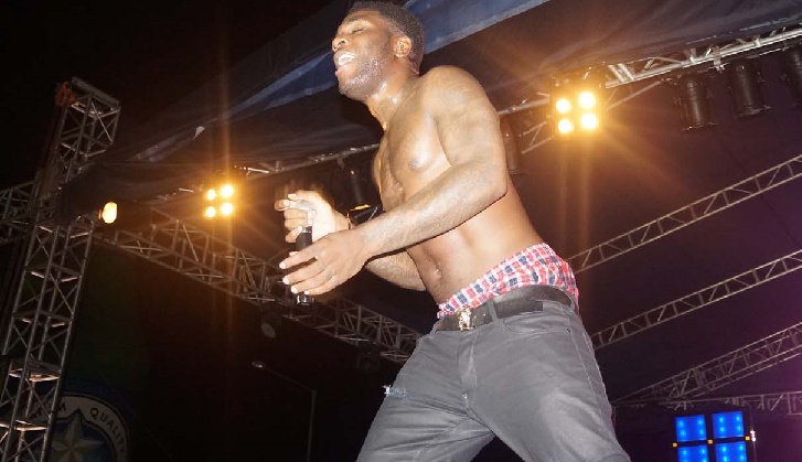 Photos: Burna Boy Strips For The Ladies At Calabar #StarMusicTrek