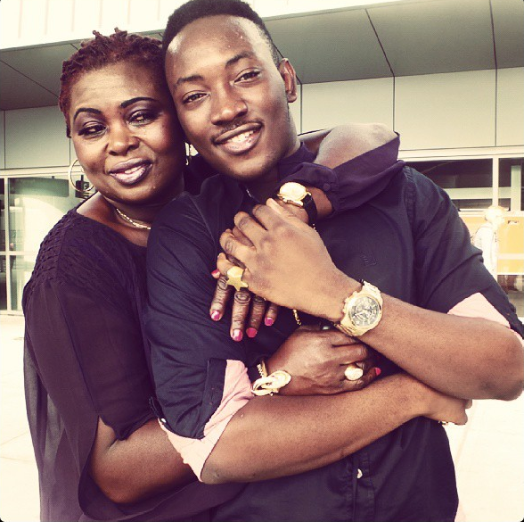 Nigerian Artiste, Dammy Krane Reunites With Mum After 10 Years