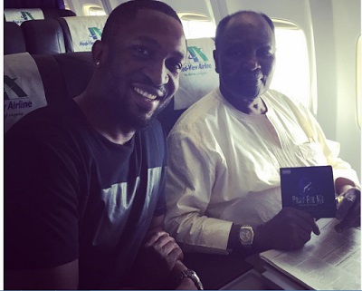 Photo; Nigerian Singer, Dare Art Alade Hooks Up With Former Head Of State, Yakubu Gowon Aboard A Flight