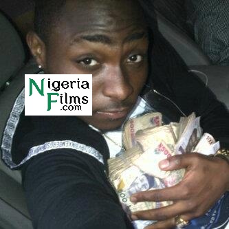 It’s Davido Again, Posing with the Cash