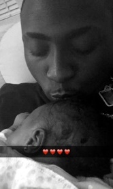 Davido Shows Off Daughter (Picture)