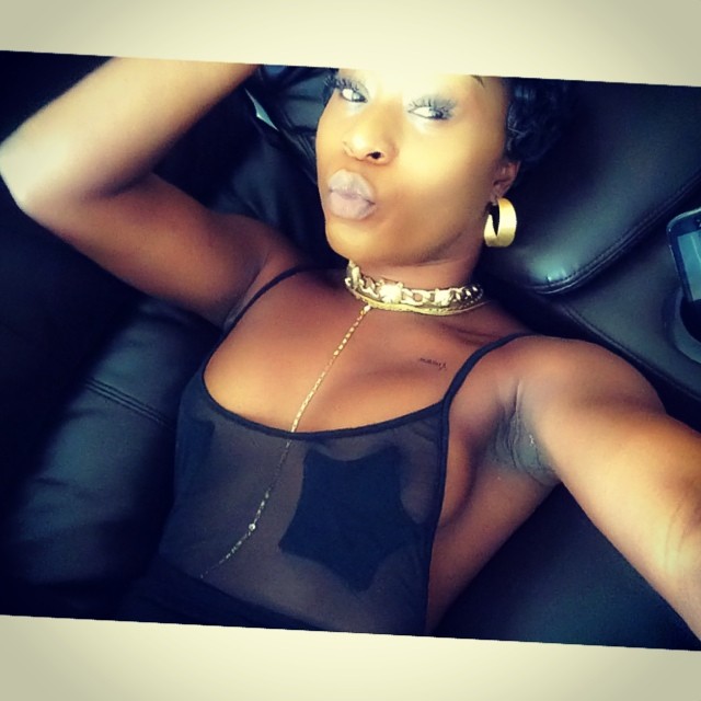 Ghanaian Actress, Efya Owusu Shows Off ‘Dirty’ Armpit Online