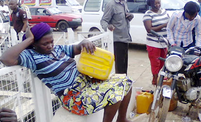 Fuel sells for N500 per litre in Oyo as petrol scarcity worsens