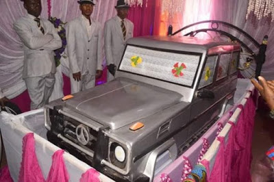 Easy Way To Heaven? See How This Igbo Billionaire Was Buried In G-Wagon (Photo)