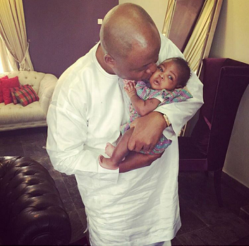 Davido’s Father Meets His Granddaughter for the First Time (Photo)