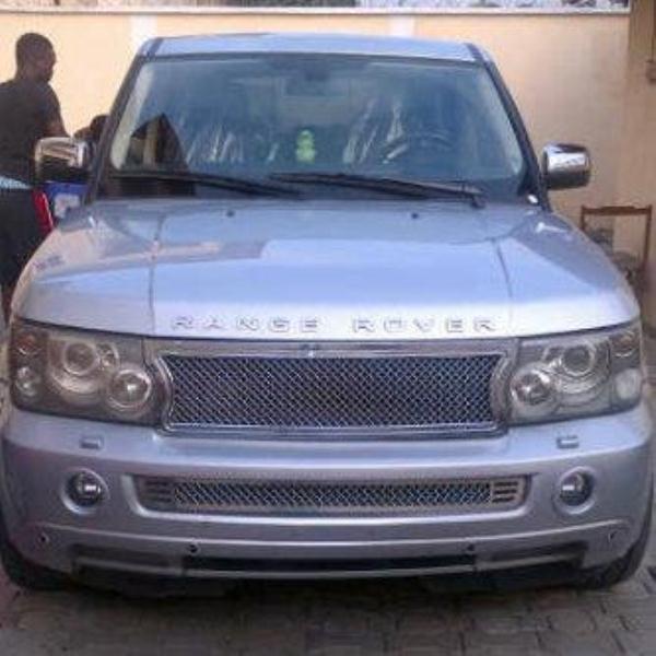 Good Times As Iyanya Splashes N13m on Range Rover Sport