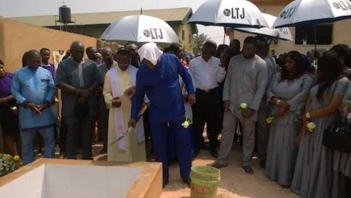 Photos Of How Stephen Keshi’s Wife Was Buried In Benin City