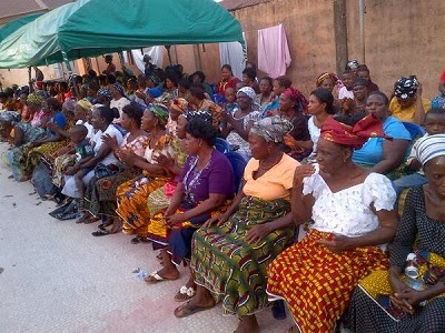 Mercy Johnson Donates Materials to 5000 Widows in Hubby’s Home Town (Photos)