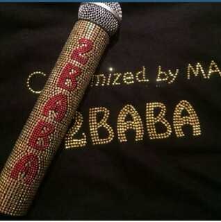 2Face Gets Customised Mic From Tonto Dikeh’s Boyfriend, Malivehood