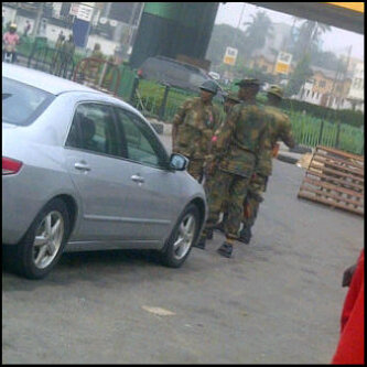 Soldiers Flood Lagos Streets As Jonathan Orders The Army To Forestall #OccupyNigeria Protests