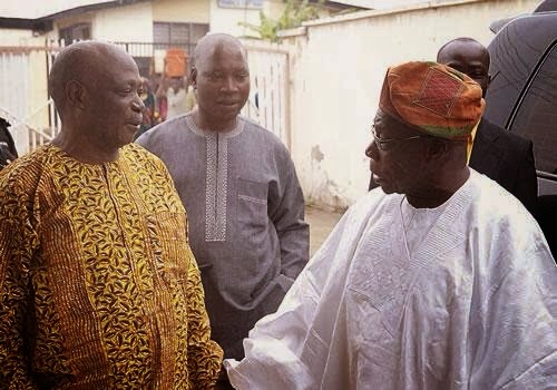 COMEDY UNLIMITED: OBASANJO CREATES DRAMA AT LADOJA’S HOUSE IN IBADAN!