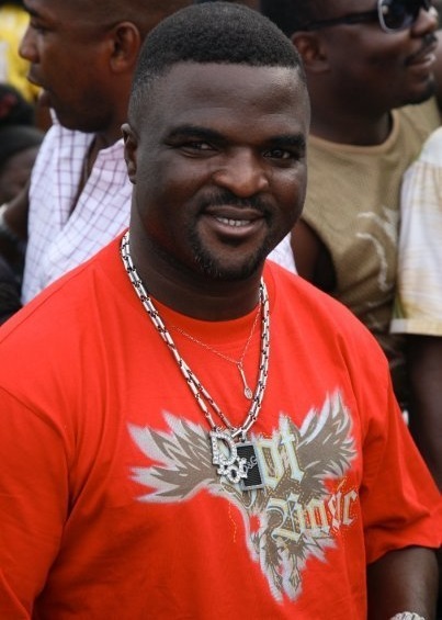 Obesere Inserts Ring in Female’s Body