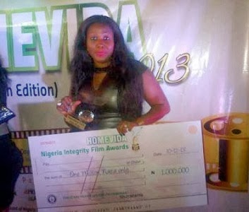 Sultry Actress, Oby Edozieh Wins HomeVida Award