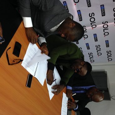 Iyanya Sets Computer Village On ‘Fire’ For NMulti-Million Endorsement Deal