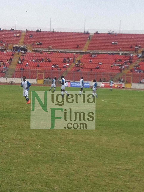 BREAKING NEWS: Kumasi Fans throw Stones And Water at Ghana And Nigeria Actors