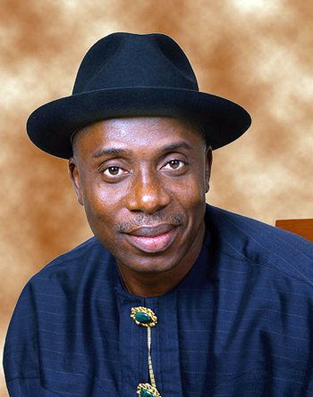 Governor Amaechi awards scholarship to Nigerian idol winner