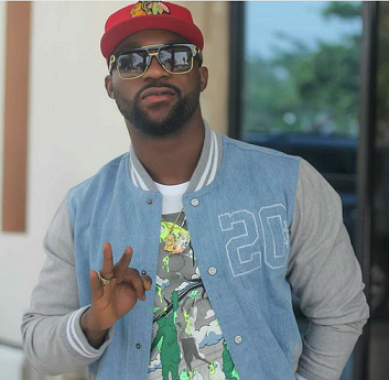 Iyanya Calls His Fan Jobless After calling Him to Order