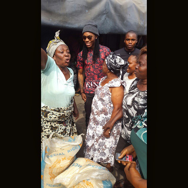 Solid Star Gives Out Rice and Oil to Widows. (Pictures)