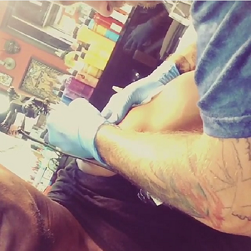 Gideon Okeke Gets New Tattoo