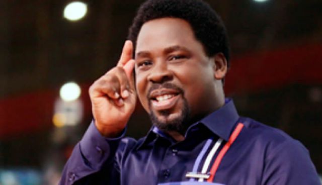 Prophet T.B. Joshua Gives N20m To Nigerian Returnees From Libyan Prisons