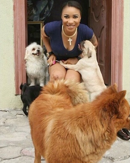 Tonto Dikeh Displaying Good Mother Potentials (Photo)