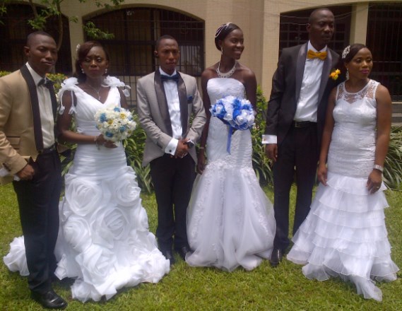 PHOTO OF THE DAY! Triplet wed yesterday in Lagos, Nigeria.